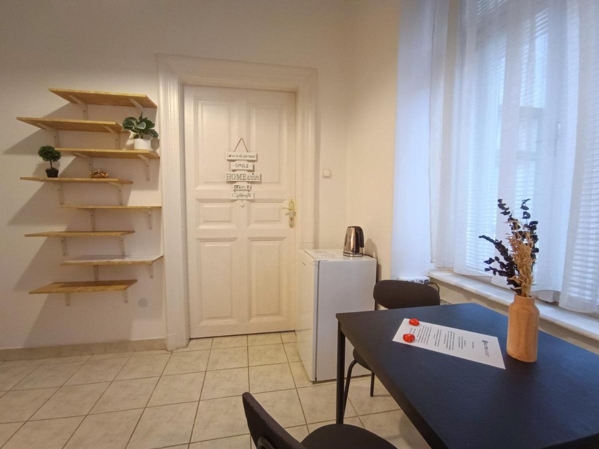 R172 Elitehost Raday Studio Apartment Budapest Exteriör bild